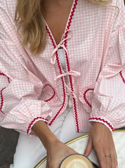 Charmaine | Blouse à Carreaux Lacée avec Design en Forme de Cœur